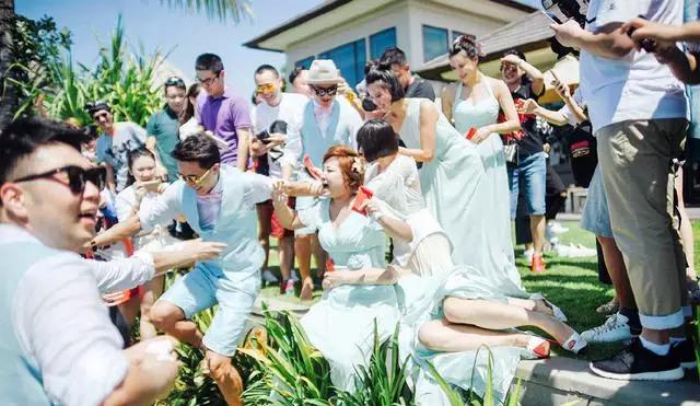 柳岩婚礼被戏弄视频,柳岩在包贝尔婚礼上的遭遇