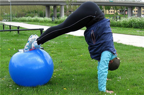 瑜伽的初步练习20式瑜伽经典动作图解