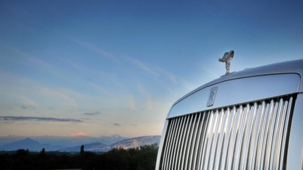 以前的劳斯莱斯没有防盗装置,劳斯莱斯改装升级防盗小金人