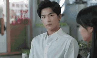 郑爽被表姐坑惨，借炸鸡店开业主动向粉丝和艺人索要120元花篮