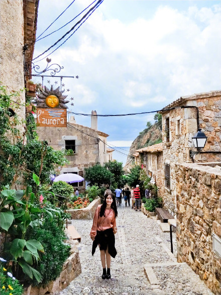 爆棚迪丽热巴杀出九宫格私服美照,迪丽热巴安慕希九宫格图片