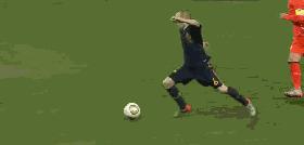 足球布斯克茨假摔,布教授传奇跑位