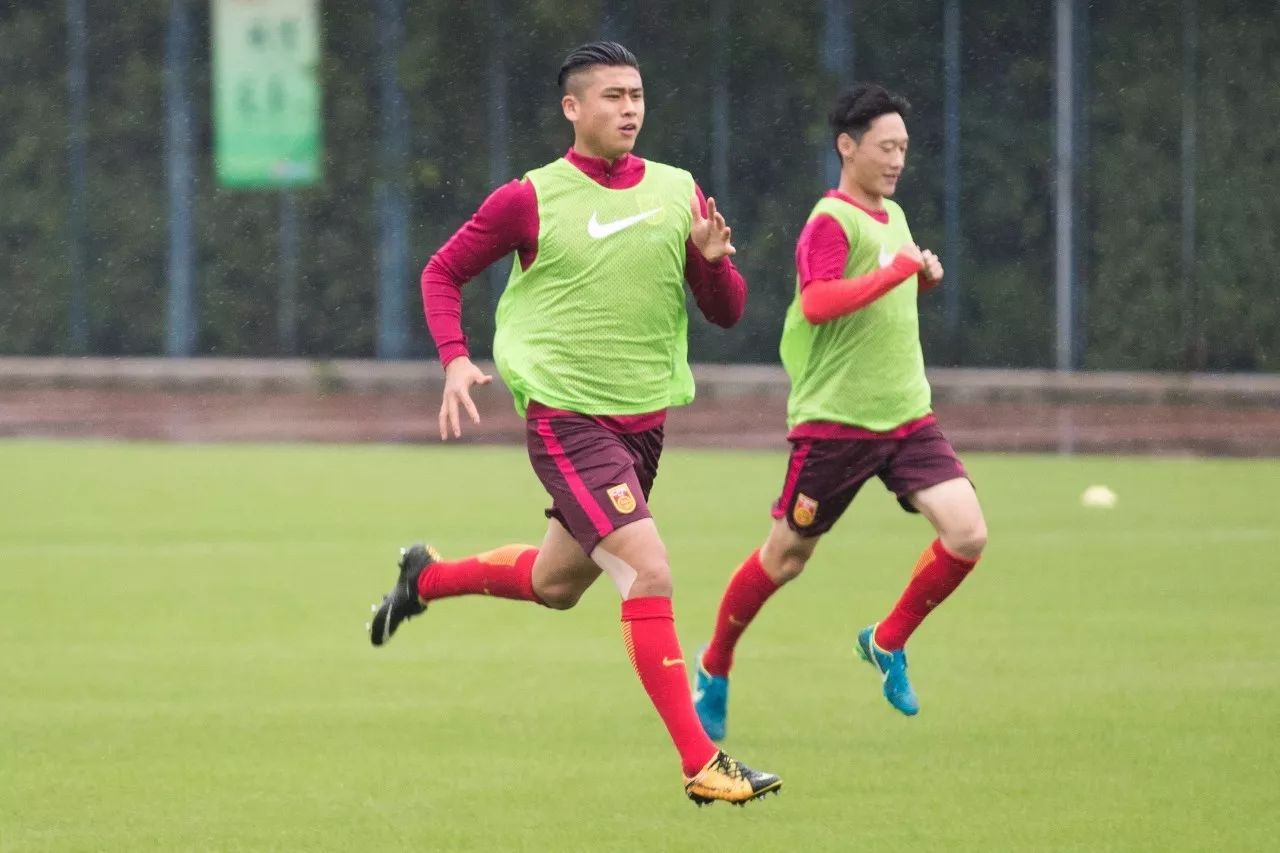 不坠青云志|临江合刃!U22男足迎战洪都拉斯海报出炉