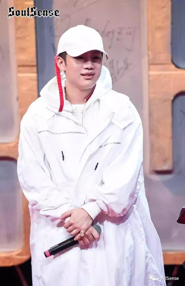 从《中国有嘻哈》rapper的服饰，看2017秋季服饰搭配