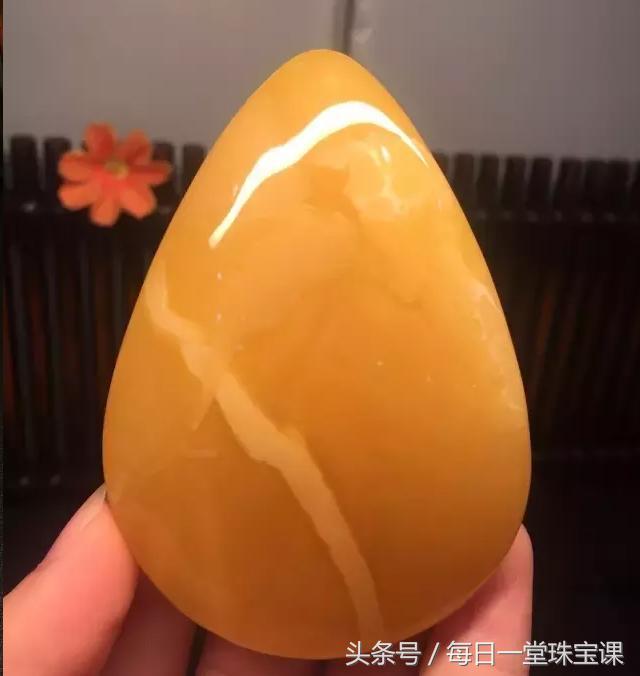 最好的蜜蜡是怎样的,300块钱可以买到什么品质的蜜蜡