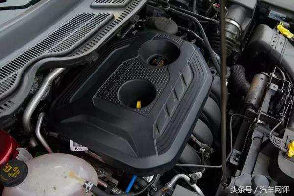 低价却有高实力试驾“搏”出小型SUV佼佼者的全新福特翼搏！