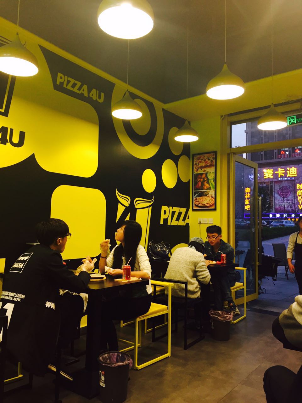 每个饥寒交迫的晚上，一块披萨就能让我荡漾