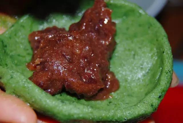 赶在清明之前，为自己做一只青团|一切时节皆与故土食物相关