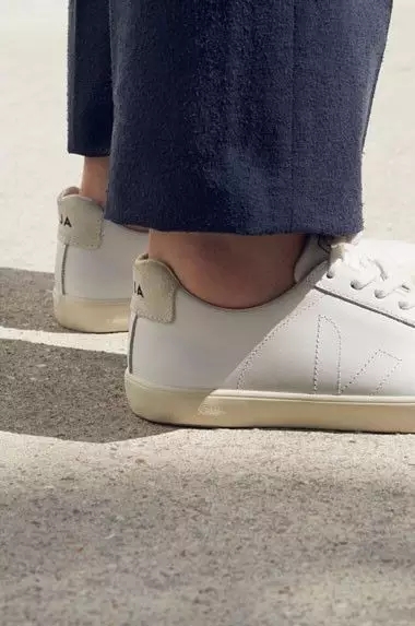 再红红不过小白鞋