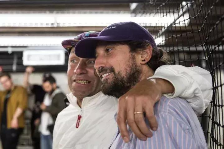 一件t恤才400,supreme经典款t恤