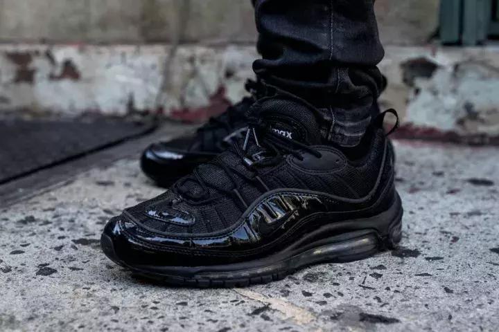 一件t恤才400,supreme经典款t恤