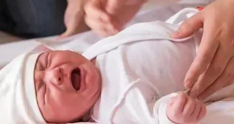 婴儿后背的黑刺多久消失,宝宝后背擦出刺的东西