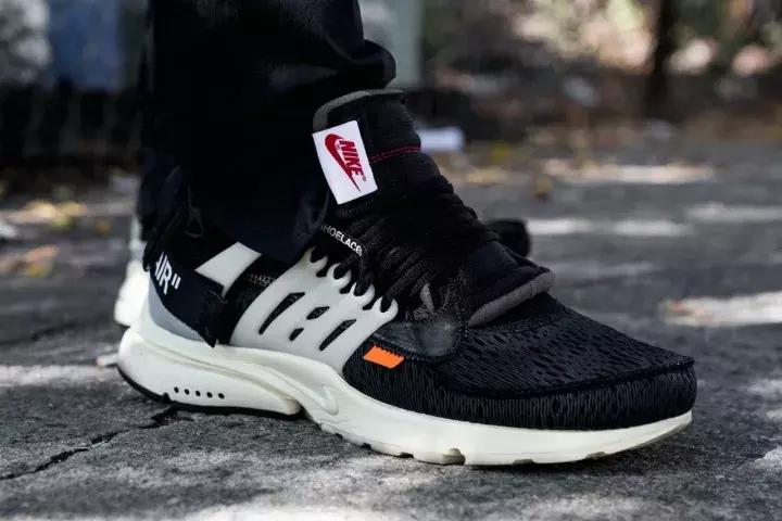 一件t恤才400,supreme经典款t恤