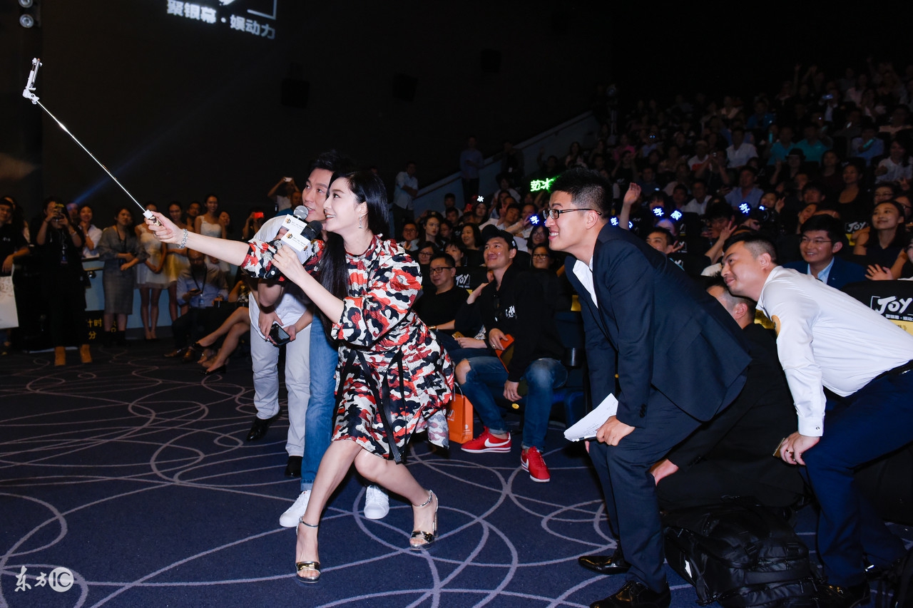 芳华心理罪紧急撤档，空天猎缝纫机乐队提档，红人吴京拄着拐站队