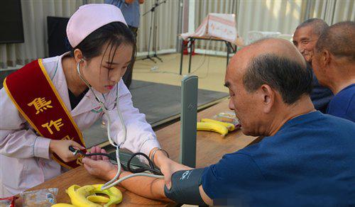 卫生院支部中秋慰问孤寡老人,春节前夕慰问孤寡老人养老院活动