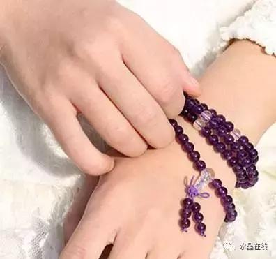 戴天然水晶功效是什么样的,戴纯天然水晶的利弊