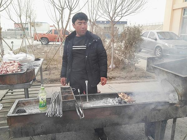 两位60岁老人去旅游,60后老俩口自驾穿越罗布泊无人区