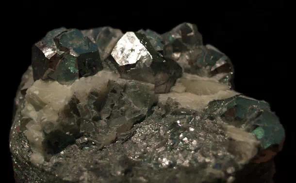 蓝宝石原矿全过程,迪拜顶级奢侈原矿宝石