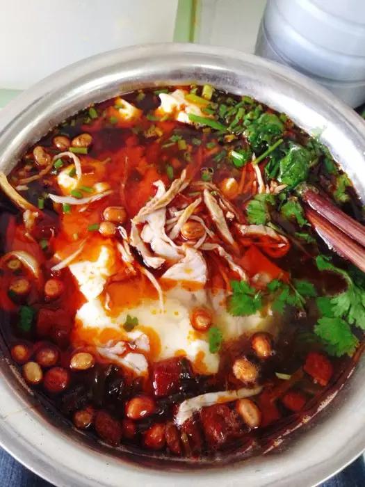 贵阳美食地图及路线,贵阳喷水池地铁站美食街