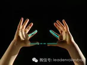排球传球慢动作视频,排球向上传球怎么颠