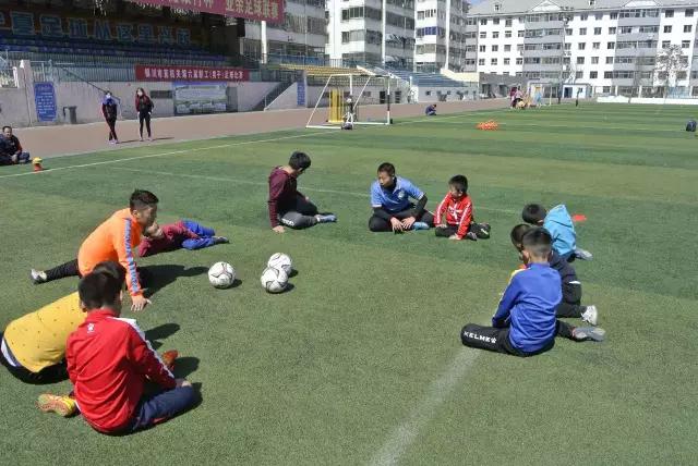 中国足球要青训才能崛起,中国足球真正的从娃娃抓起