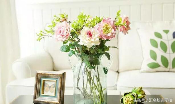 如何插花有艺术感教程详细,插花艺术的步骤技巧和方法
