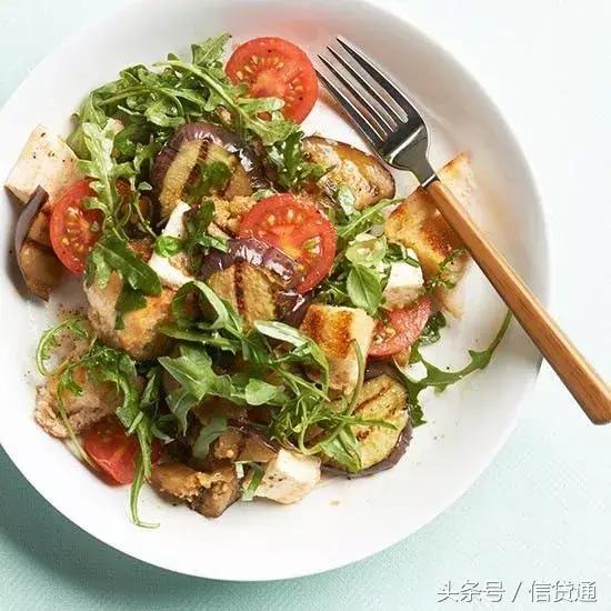 信贷通百科：咳嗽吃这个，ー天就见效！你却把它当垃圾丢了！