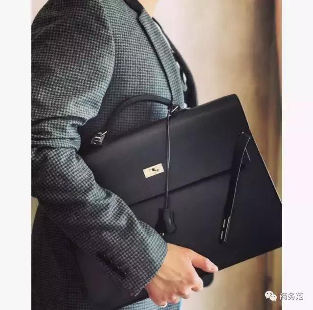 我翻了13个男人的包包，金牛座的男人最爱买买买？