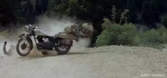 被印在衣服上次数最多的他,身中9枪而死,死后还被砍下双手