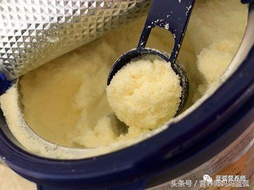 挑选奶粉看哪些配方,选奶粉看配料表还是看营养成分表