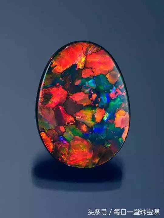 怎样挑选黑欧泊和白欧泊,如何挑选欧泊