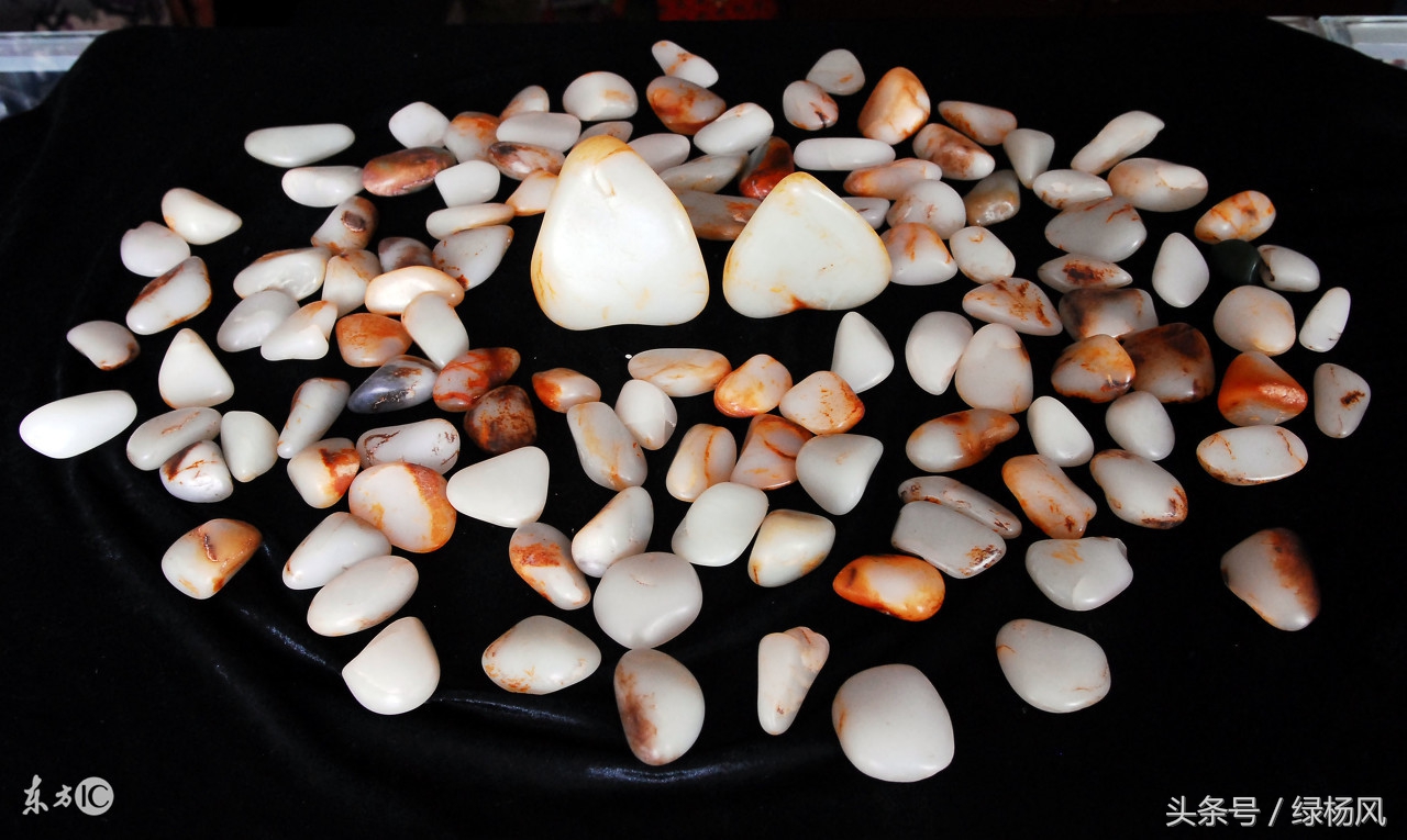 一条项链200块,一条玉石项链