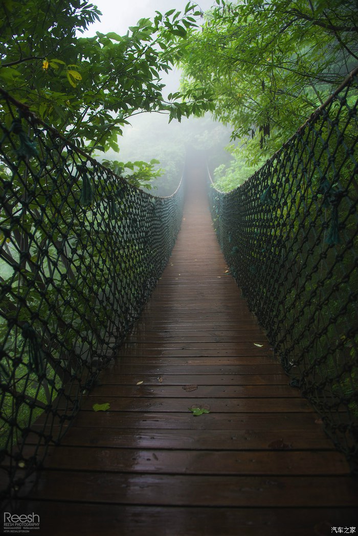 宝马X6，不谈性能如何！自驾遇上大雨还被拍成大片，颜值绝对够！