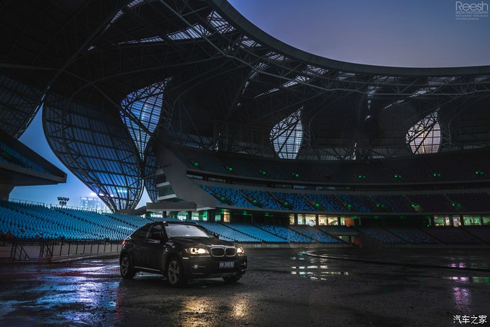 宝马X6,不谈性能如何!自驾遇上大雨还被拍成大片,颜值绝对够!