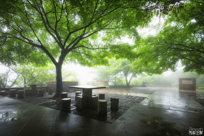 宝马X6，不谈性能如何！自驾遇上大雨还被拍成大片，颜值绝对够！