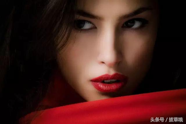 最经典好看的正红色口红款式,十款最好用的口红色号图