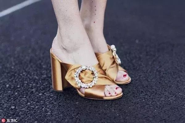 穿上一双“宝石鞋”温柔的走入你的秋天