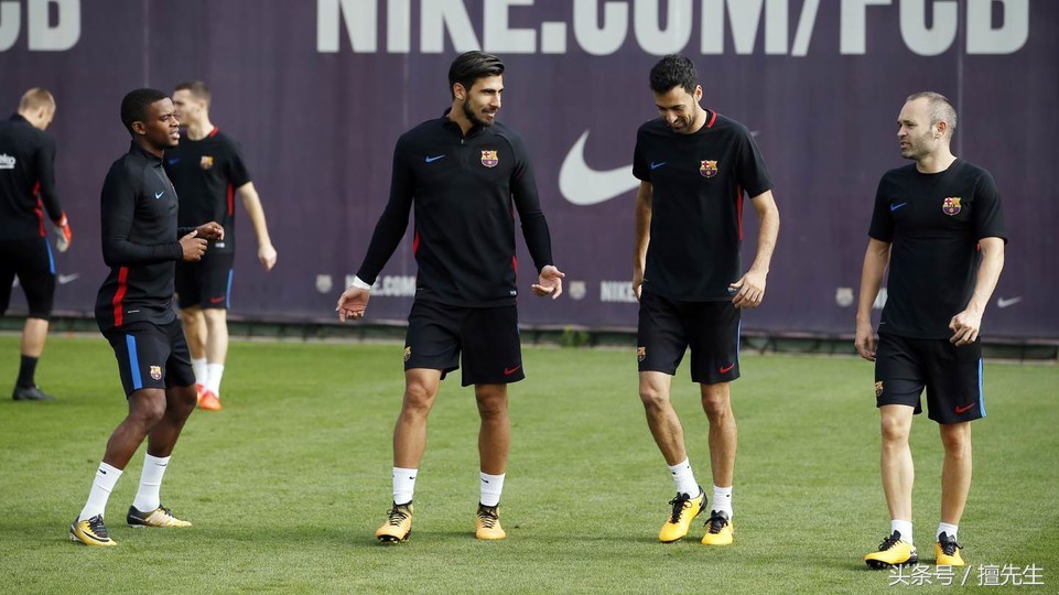 8000万签字费梅西,巴萨签名足球多少钱一个