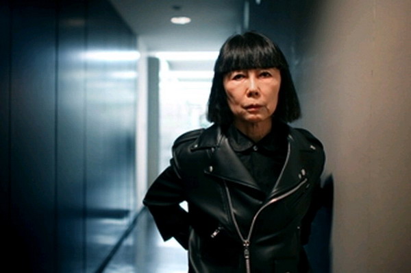 那件t恤衫的价格英文怎么说,胸前有个红心的衣服是什么牌子