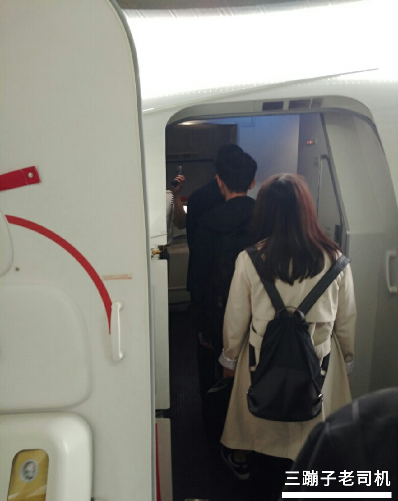 第一次坐飞机不尴尬乘机最全流程,第一次坐飞机详细流程需要带什么