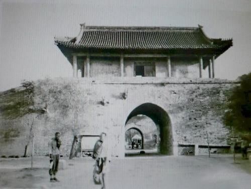 金光闪闪的右安门！