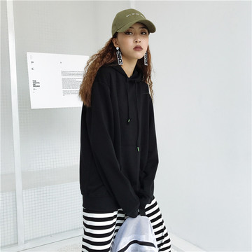 宽松卫衣拯救你,多试试这几款时髦卫衣