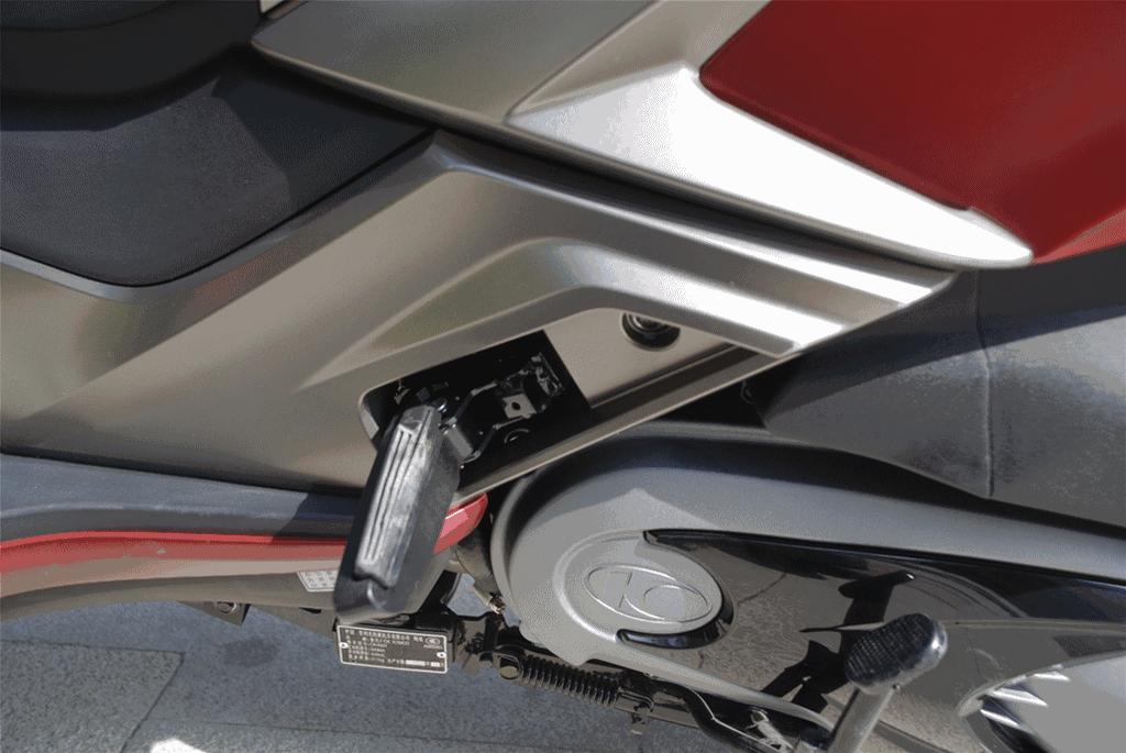 光阳400赛艇纪念版和普通版区别,光阳赛艇400对比宝马c400x