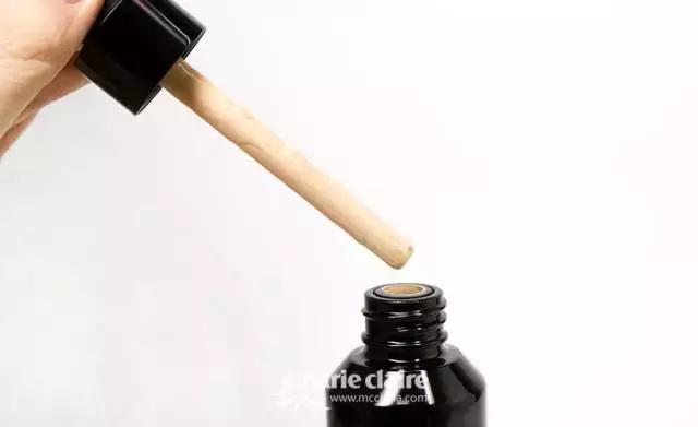 就用30块钱狂收当季爆款彩妆，“带货”女王们的梳妆台超魔性！