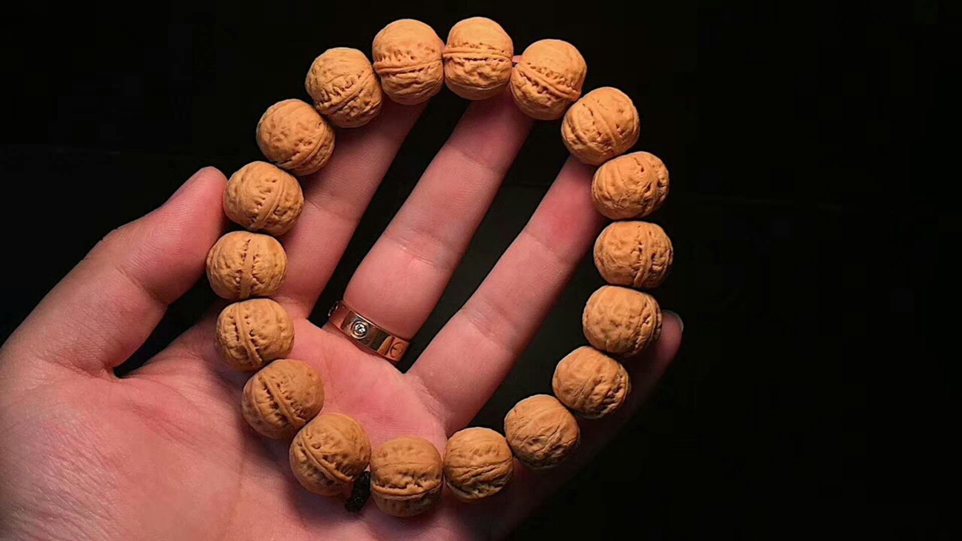 最值得玩的小核桃手串,老核桃手串收藏