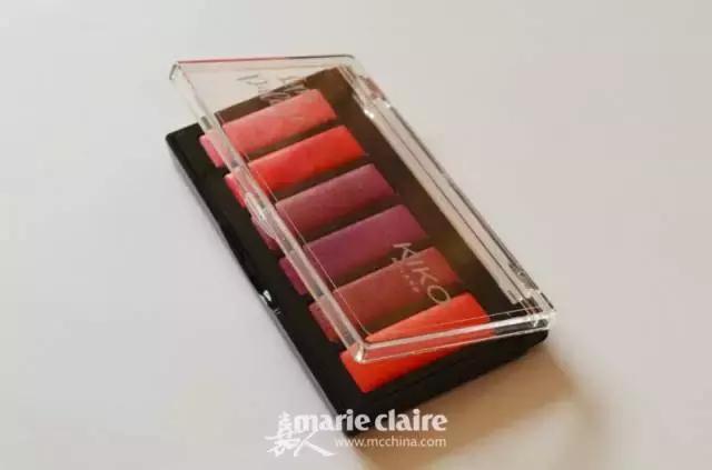 就用30块钱狂收当季爆款彩妆，“带货”女王们的梳妆台超魔性！