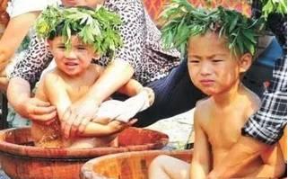 用艾草洗头怎么感觉头皮痛,用艾草水洗头头痒的原因