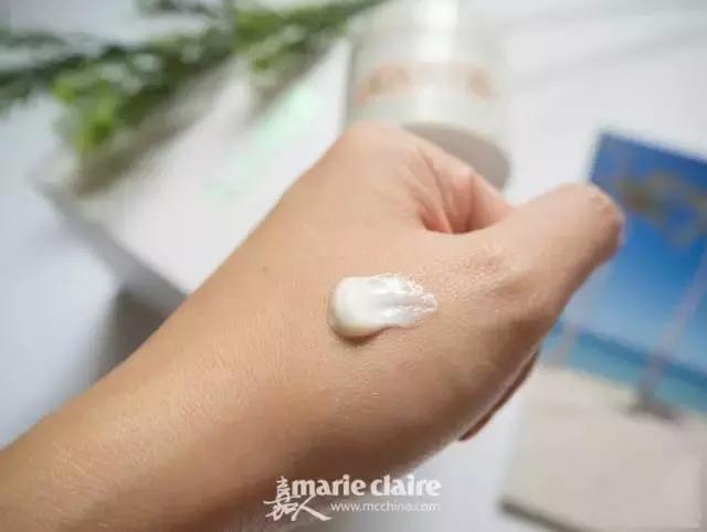 就用30块钱狂收当季爆款彩妆，“带货”女王们的梳妆台超魔性！