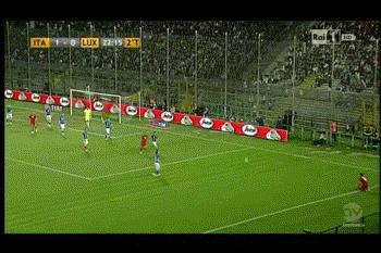 奇葩足球十大任意球,奇葩任意球防守