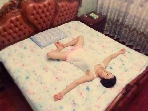 床上静态瑜伽基础动作,30分钟床上瑜伽简单动作